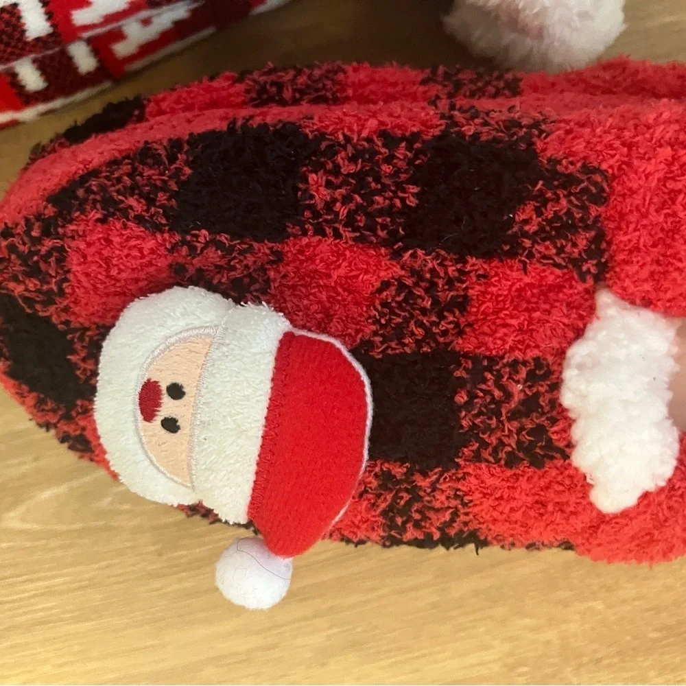 Set of 2 Cozy Christmas Slipper Socks – Fuzzy Babba & Legale – Size 4–10